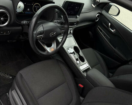 Серый Хендай Kona, объемом двигателя 0 л и пробегом 39 тыс. км за 16999 $, фото 24 на Automoto.ua