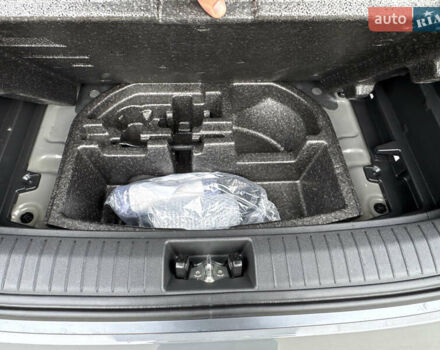 Серый Хендай Kona, объемом двигателя 0 л и пробегом 82 тыс. км за 17888 $, фото 84 на Automoto.ua