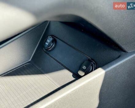 Серый Хендай Kona, объемом двигателя 0 л и пробегом 113 тыс. км за 17200 $, фото 26 на Automoto.ua