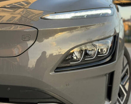 Серый Хендай Kona, объемом двигателя 0 л и пробегом 42 тыс. км за 17900 $, фото 8 на Automoto.ua