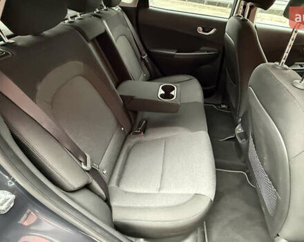 Серый Хендай Kona, объемом двигателя 0 л и пробегом 50 тыс. км за 18500 $, фото 51 на Automoto.ua