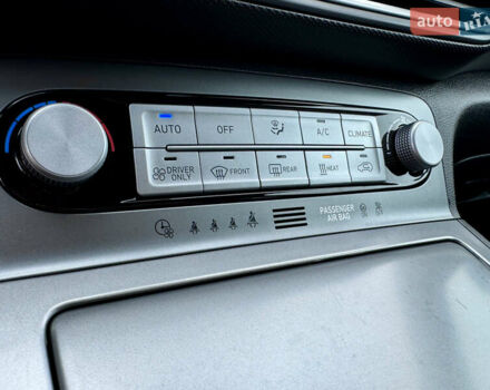 Серый Хендай Kona, объемом двигателя 0 л и пробегом 82 тыс. км за 17888 $, фото 45 на Automoto.ua