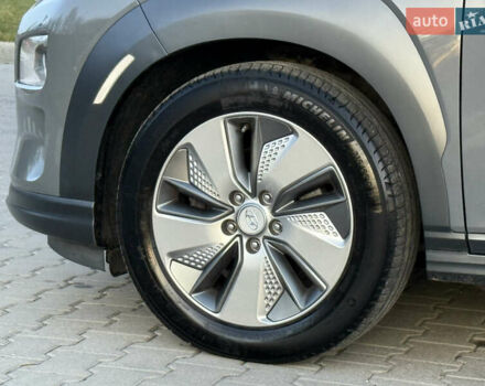 Серый Хендай Kona, объемом двигателя 0 л и пробегом 63 тыс. км за 18900 $, фото 13 на Automoto.ua