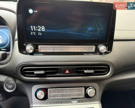 Сірий Хендай Kona, об'ємом двигуна 0 л та пробігом 72 тис. км за 17700 $, фото 16 на Automoto.ua