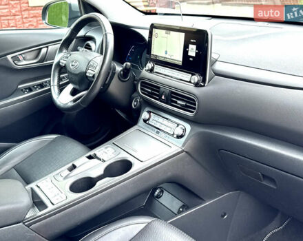 Серый Хендай Kona, объемом двигателя 0 л и пробегом 82 тыс. км за 17888 $, фото 78 на Automoto.ua