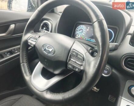 Серый Хендай Kona, объемом двигателя 0 л и пробегом 50 тыс. км за 17650 $, фото 65 на Automoto.ua