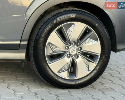 Серый Хендай Kona, объемом двигателя 0 л и пробегом 63 тыс. км за 18900 $, фото 14 на Automoto.ua