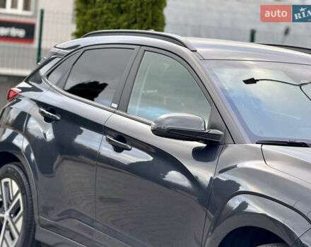 Серый Хендай Kona, объемом двигателя 0 л и пробегом 56 тыс. км за 17299 $, фото 7 на Automoto.ua