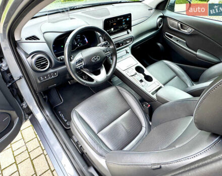 Серый Хендай Kona, объемом двигателя 0 л и пробегом 82 тыс. км за 17888 $, фото 37 на Automoto.ua