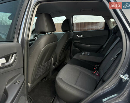 Серый Хендай Kona, объемом двигателя 0 л и пробегом 41 тыс. км за 18000 $, фото 16 на Automoto.ua