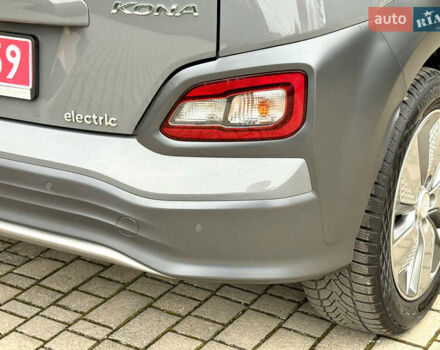 Серый Хендай Kona, объемом двигателя 0 л и пробегом 82 тыс. км за 17888 $, фото 19 на Automoto.ua