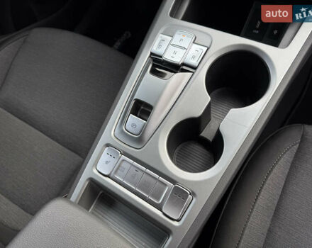 Серый Хендай Kona, объемом двигателя 0 л и пробегом 41 тыс. км за 18000 $, фото 24 на Automoto.ua