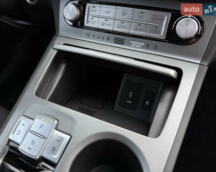 Серый Хендай Kona, объемом двигателя 0 л и пробегом 41 тыс. км за 18000 $, фото 27 на Automoto.ua