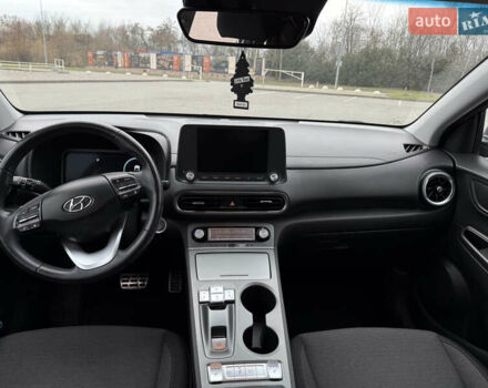 Серый Хендай Kona, объемом двигателя 0 л и пробегом 39 тыс. км за 16999 $, фото 13 на Automoto.ua