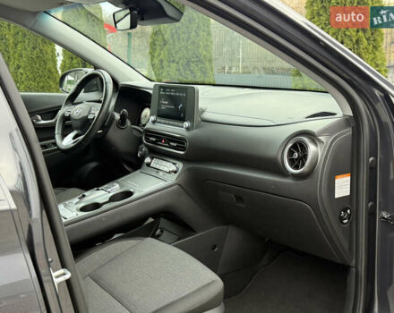 Серый Хендай Kona, объемом двигателя 0 л и пробегом 56 тыс. км за 17299 $, фото 37 на Automoto.ua