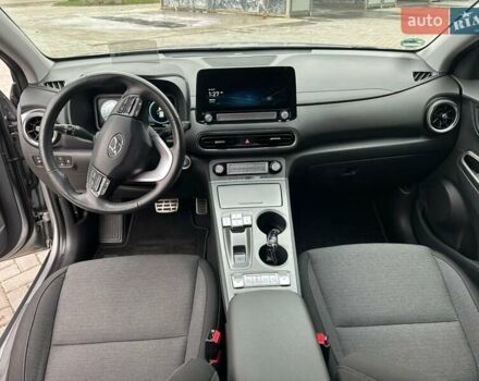 Серый Хендай Kona, объемом двигателя 0 л и пробегом 61 тыс. км за 17900 $, фото 22 на Automoto.ua