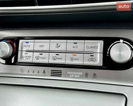 Серый Хендай Kona, объемом двигателя 0 л и пробегом 128 тыс. км за 16000 $, фото 13 на Automoto.ua