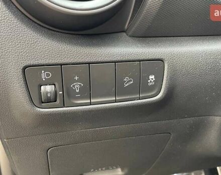 Серый Хендай Kona, объемом двигателя 1.6 л и пробегом 16 тыс. км за 20990 $, фото 11 на Automoto.ua