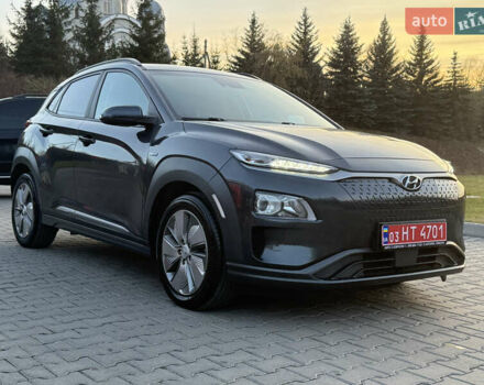 Серый Хендай Kona, объемом двигателя 0 л и пробегом 71 тыс. км за 17999 $, фото 6 на Automoto.ua