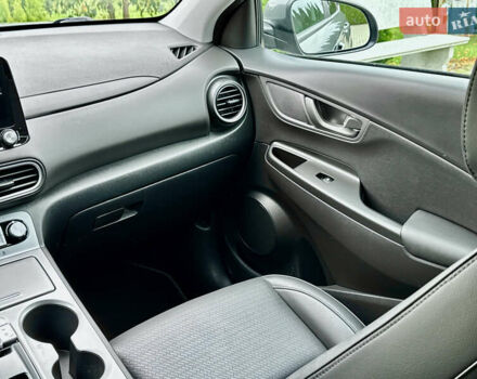 Серый Хендай Kona, объемом двигателя 0 л и пробегом 82 тыс. км за 17888 $, фото 59 на Automoto.ua