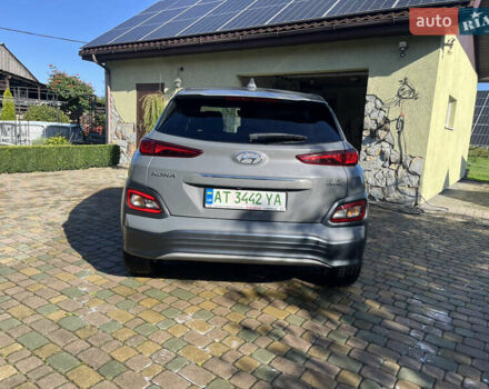 Серый Хендай Kona, объемом двигателя 0 л и пробегом 69 тыс. км за 17500 $, фото 2 на Automoto.ua