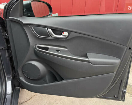 Серый Хендай Kona, объемом двигателя 0 л и пробегом 50 тыс. км за 18500 $, фото 53 на Automoto.ua