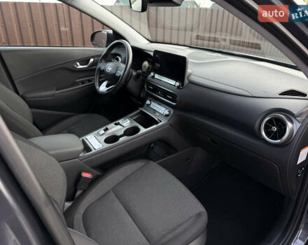 Серый Хендай Kona, объемом двигателя 0 л и пробегом 41 тыс. км за 18000 $, фото 22 на Automoto.ua