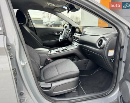 Серый Хендай Kona, объемом двигателя 0 л и пробегом 40 тыс. км за 15999 $, фото 18 на Automoto.ua