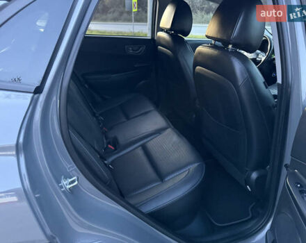 Серый Хендай Kona, объемом двигателя 0 л и пробегом 63 тыс. км за 18900 $, фото 24 на Automoto.ua