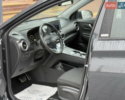 Серый Хендай Kona, объемом двигателя 0 л и пробегом 52 тыс. км за 17299 $, фото 38 на Automoto.ua