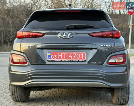 Серый Хендай Kona, объемом двигателя 0 л и пробегом 71 тыс. км за 17999 $, фото 9 на Automoto.ua