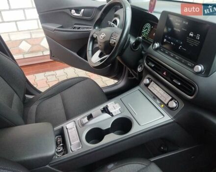 Серый Хендай Kona, объемом двигателя 0 л и пробегом 30 тыс. км за 15999 $, фото 32 на Automoto.ua