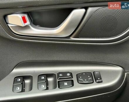 Сірий Хендай Kona, об'ємом двигуна 0 л та пробігом 44 тис. км за 16999 $, фото 16 на Automoto.ua