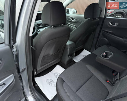 Сірий Хендай Kona, об'ємом двигуна 0 л та пробігом 88 тис. км за 17600 $, фото 19 на Automoto.ua