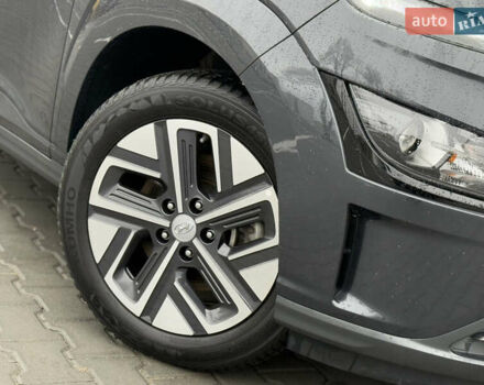 Серый Хендай Kona, объемом двигателя 0 л и пробегом 52 тыс. км за 17299 $, фото 24 на Automoto.ua