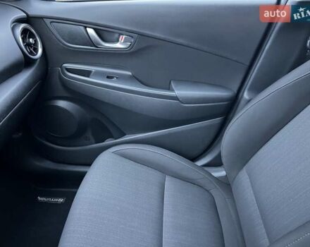 Сірий Хендай Kona, об'ємом двигуна 1.6 л та пробігом 53 тис. км за 18900 $, фото 59 на Automoto.ua