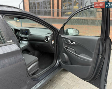 Серый Хендай Kona, объемом двигателя 0 л и пробегом 52 тыс. км за 17299 $, фото 44 на Automoto.ua