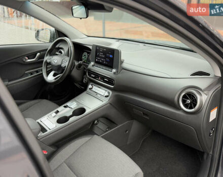 Серый Хендай Kona, объемом двигателя 0 л и пробегом 52 тыс. км за 17299 $, фото 47 на Automoto.ua