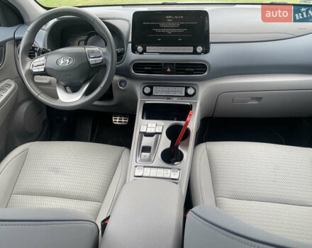 Сірий Хендай Kona, об'ємом двигуна 0 л та пробігом 66 тис. км за 18562 $, фото 14 на Automoto.ua