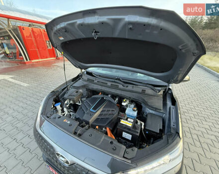 Серый Хендай Kona, объемом двигателя 0 л и пробегом 71 тыс. км за 17999 $, фото 16 на Automoto.ua