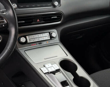 Серый Хендай Kona, объемом двигателя 0 л и пробегом 39 тыс. км за 16999 $, фото 17 на Automoto.ua