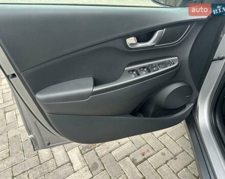 Серый Хендай Kona, объемом двигателя 0 л и пробегом 61 тыс. км за 17900 $, фото 26 на Automoto.ua