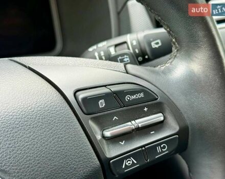 Серый Хендай Kona, объемом двигателя 0 л и пробегом 52 тыс. км за 17200 $, фото 31 на Automoto.ua