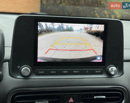 Сірий Хендай Kona, об'ємом двигуна 0 л та пробігом 59 тис. км за 16900 $, фото 27 на Automoto.ua