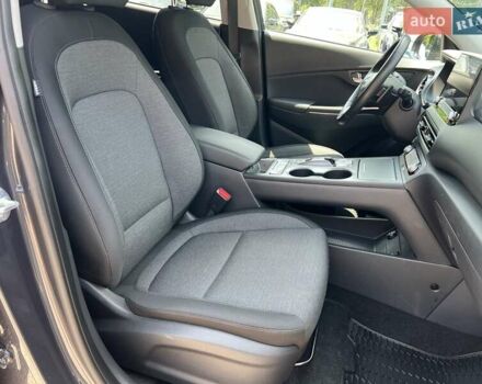 Сірий Хендай Kona, об'ємом двигуна 0 л та пробігом 86 тис. км за 16650 $, фото 6 на Automoto.ua