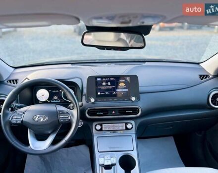 Серый Хендай Kona, объемом двигателя 0 л и пробегом 34 тыс. км за 20999 $, фото 2 на Automoto.ua