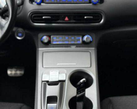 Серый Хендай Kona, объемом двигателя 0 л и пробегом 53 тыс. км за 17400 $, фото 15 на Automoto.ua