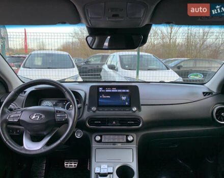 Серый Хендай Kona, объемом двигателя 0 л и пробегом 35 тыс. км за 17999 $, фото 65 на Automoto.ua