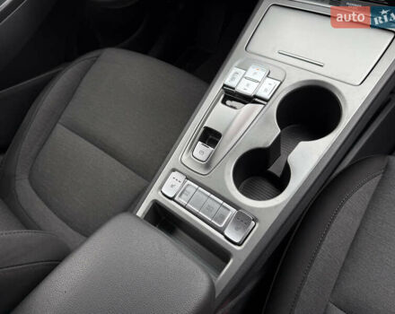 Сірий Хендай Kona, об'ємом двигуна 0 л та пробігом 32 тис. км за 18400 $, фото 16 на Automoto.ua