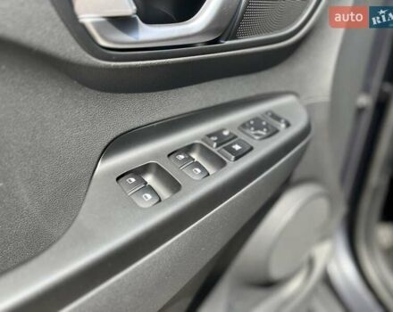 Сірий Хендай Kona, об'ємом двигуна 0 л та пробігом 86 тис. км за 16650 $, фото 15 на Automoto.ua